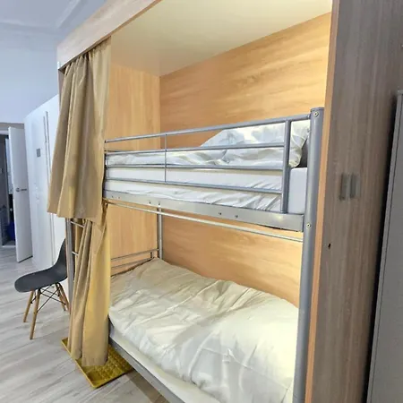 Hostel Guide